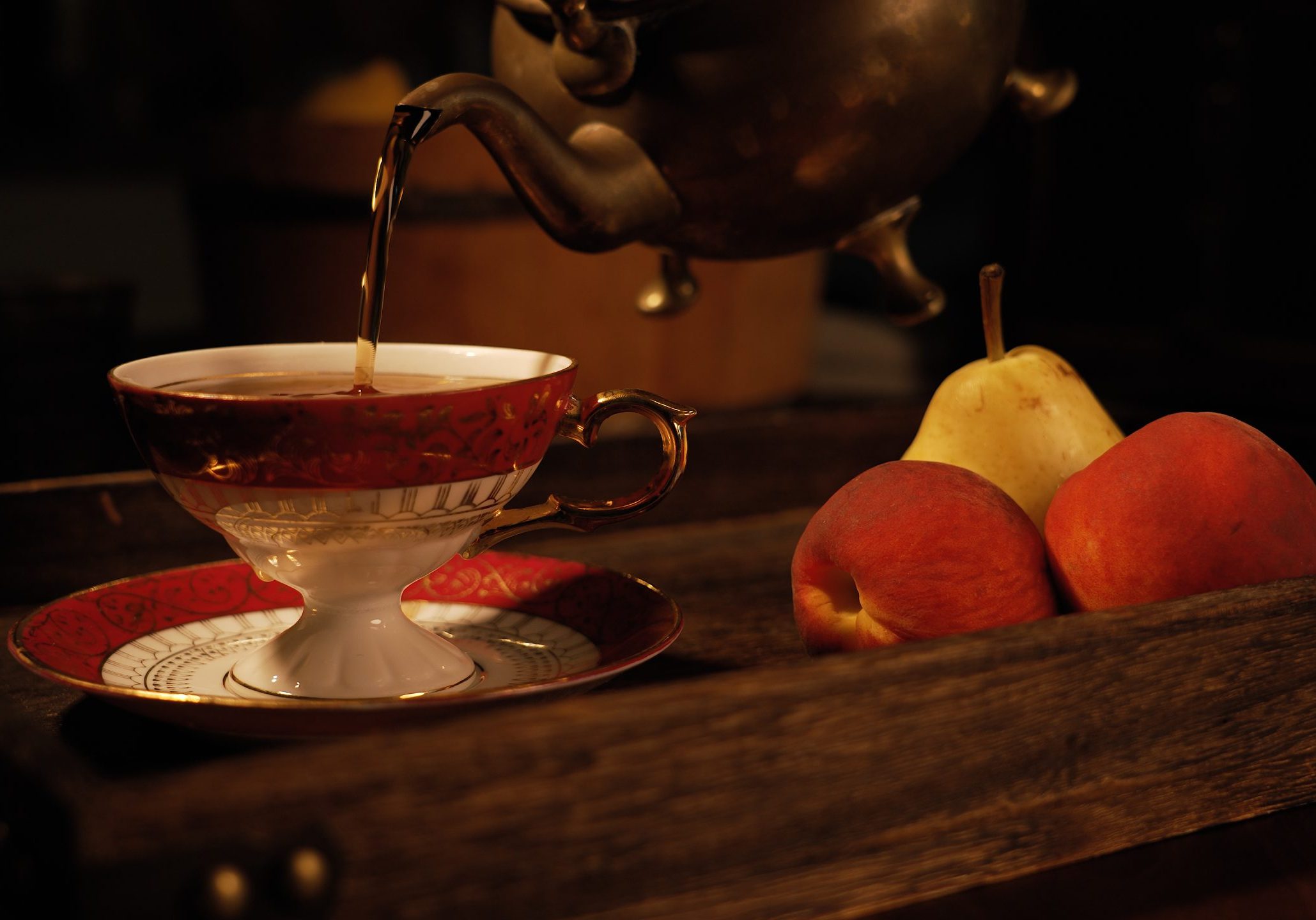 pouring tea in the past 2.00_03_11_12.Still001